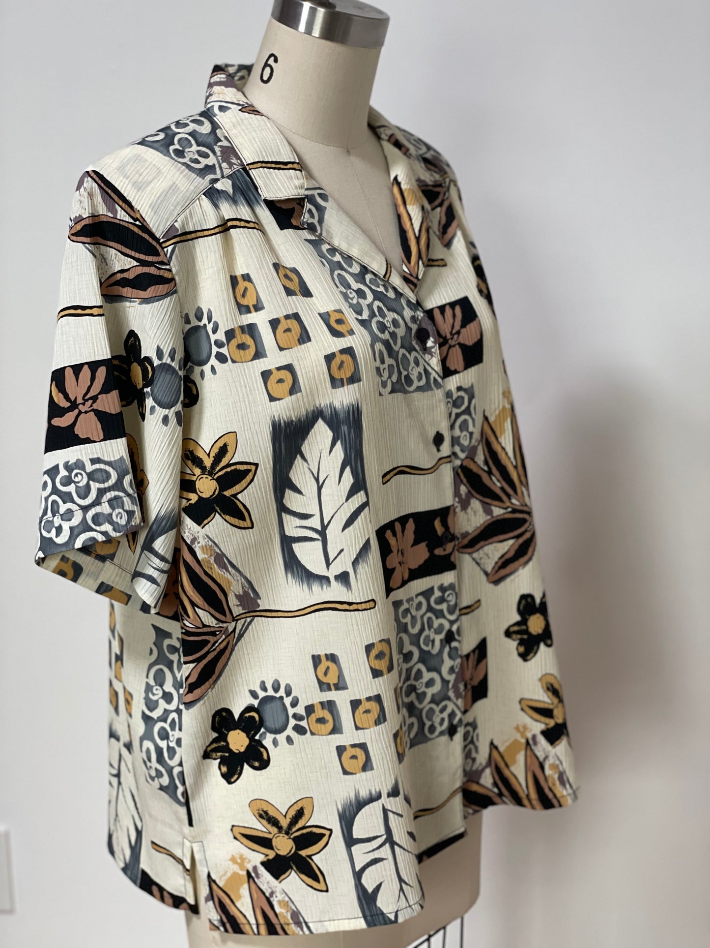 90s Tan Jay Neutral Blouse (Large)