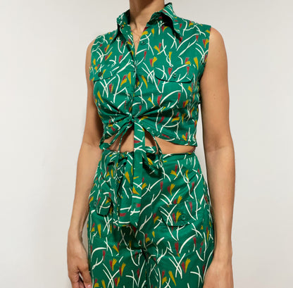 Abstract Leaf Tie Crop (Medium)