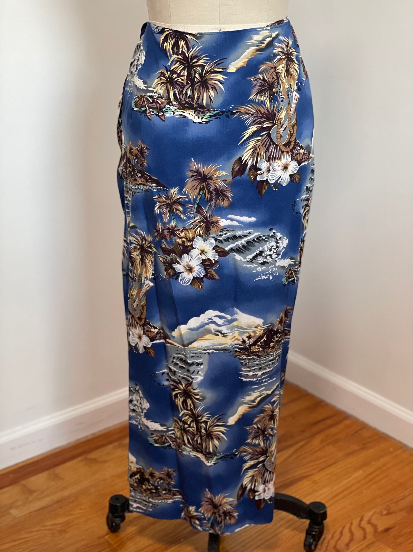 Hilo Hatties Hawaiian Wrap Skirt (Large)