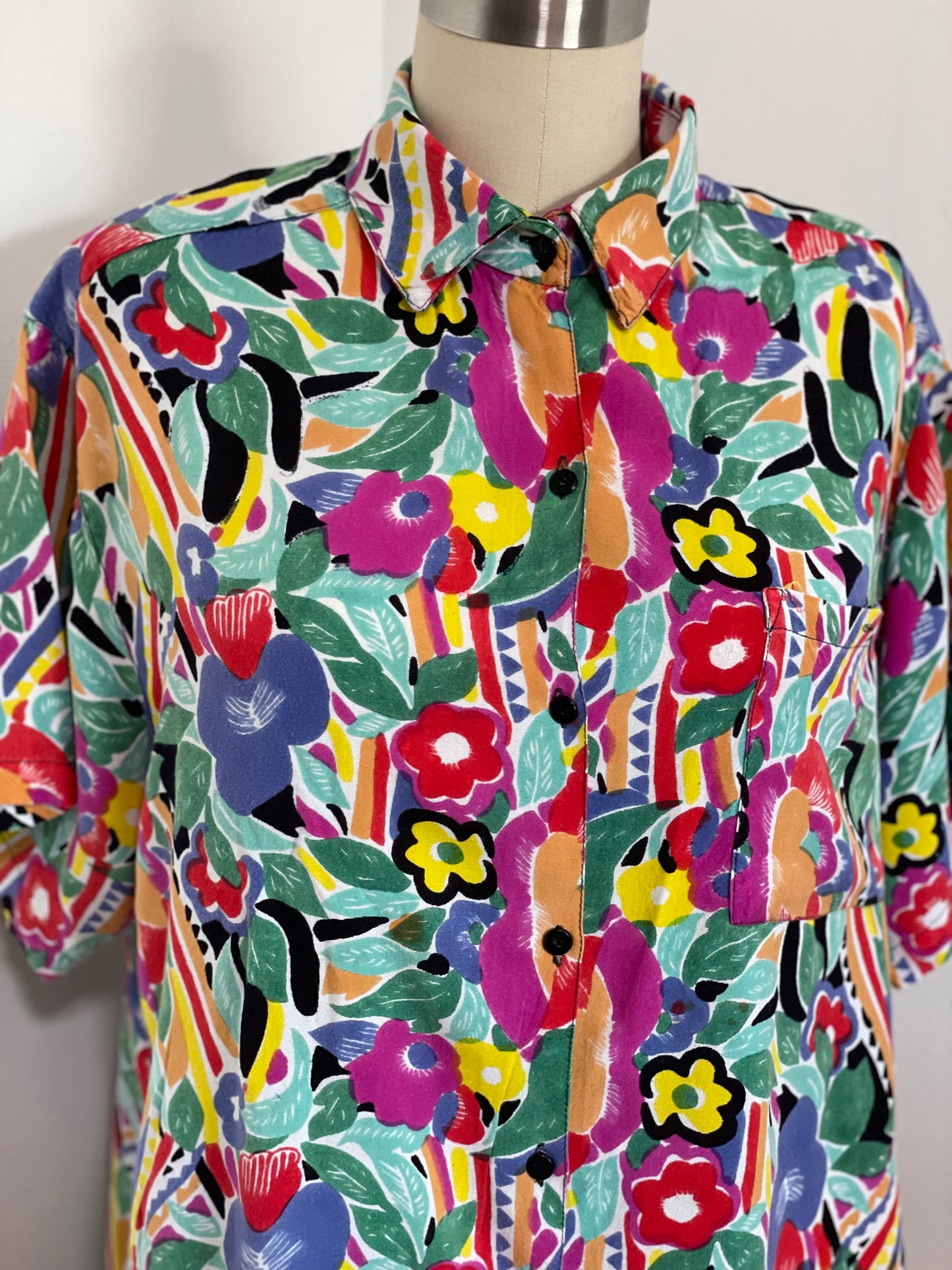 90s Bold Print Floral Blouse (Medium)